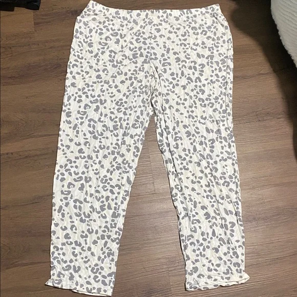 Soma Super Soft 2-Pc Pajama Top & Pants set size L - Picture 3 of 13